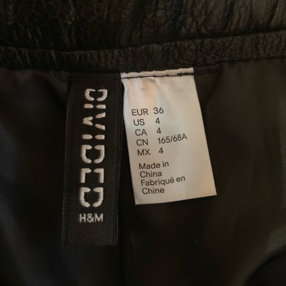 H&M | Black Faux Leather Short Skirt - Picture 4 of 8